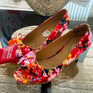Floral wedges